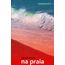 na praia