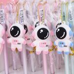 caneta gel com pingente astronauta diversas cores caneta gel com pingente astronauta diversas cores