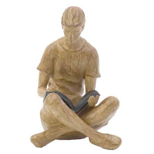 escultura decorativa homem com livro resina