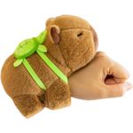 pelucia-pulseira-capivara-mochilinha