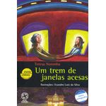 um trem de janelas acesas